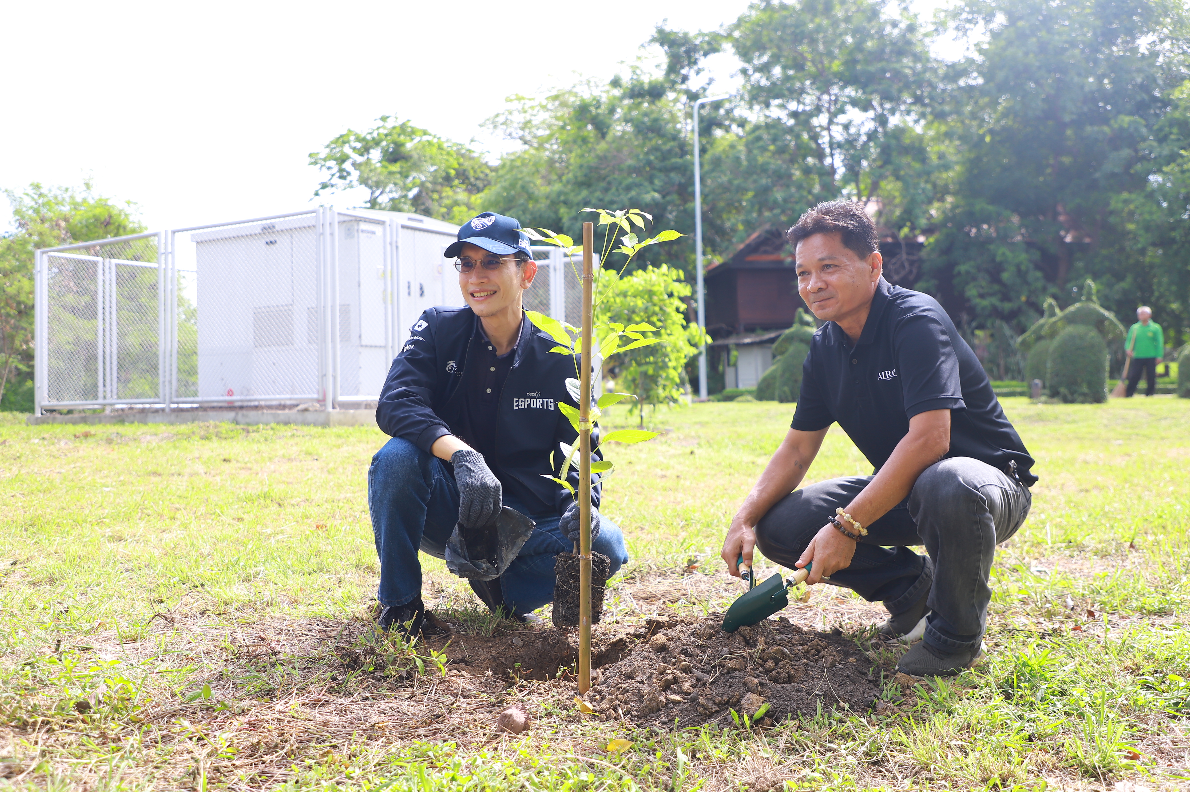 title - ส.ป.ก. - depa ร่วมใจปลูกต้นไม้ ภายใต้กิจกรรม CSR ปลูกต้นไม้ (Grow Green) เพิ่มพื้นที่สีเขียว ลด CO2 ณ ศูนย์ส่งเสริมและพัฒนาอาชีพเสริมนอกภาคการเกษตร